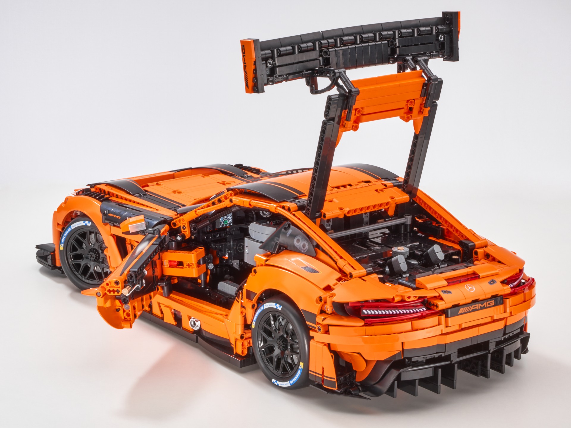 Mercedes-AMG GT3 Klemmbaustein Modell C190, Orange, CaDA, Maßstab 1:8