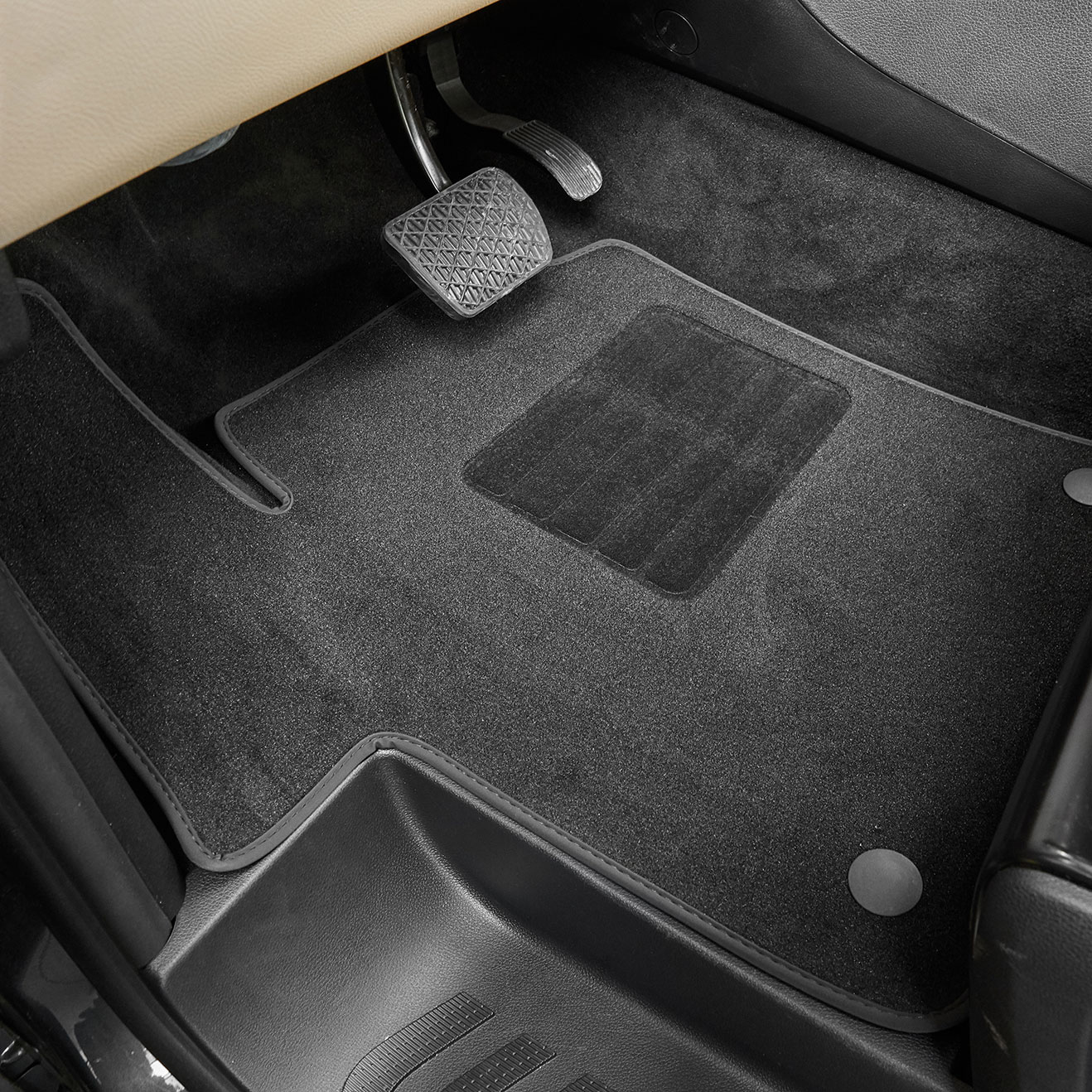 Brandrup velour carpet, driver and passenger seat incl. center mat (from year of construction 9/2017)