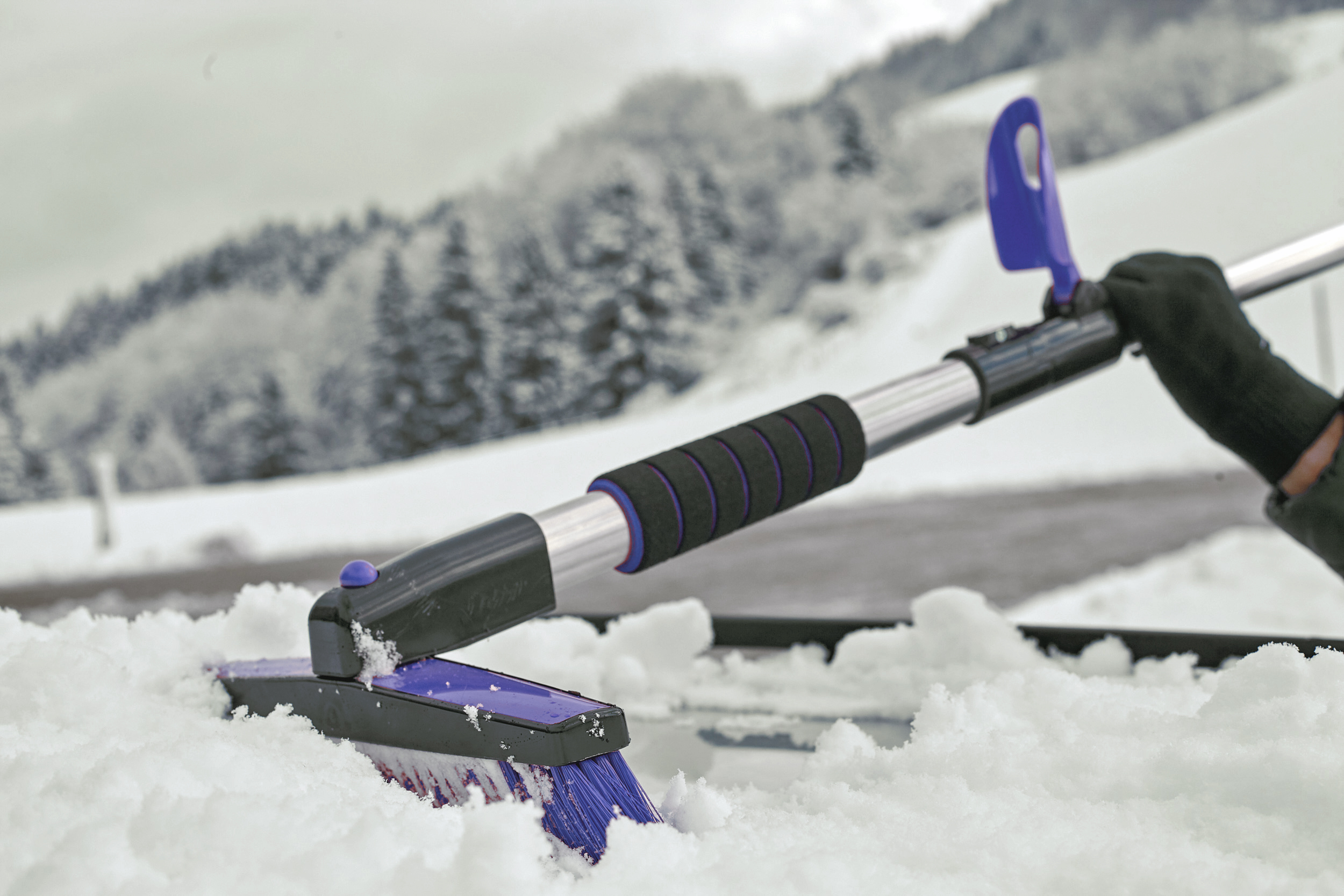 Weyer whisk XL with ice scraper - robust, flexible, convenient