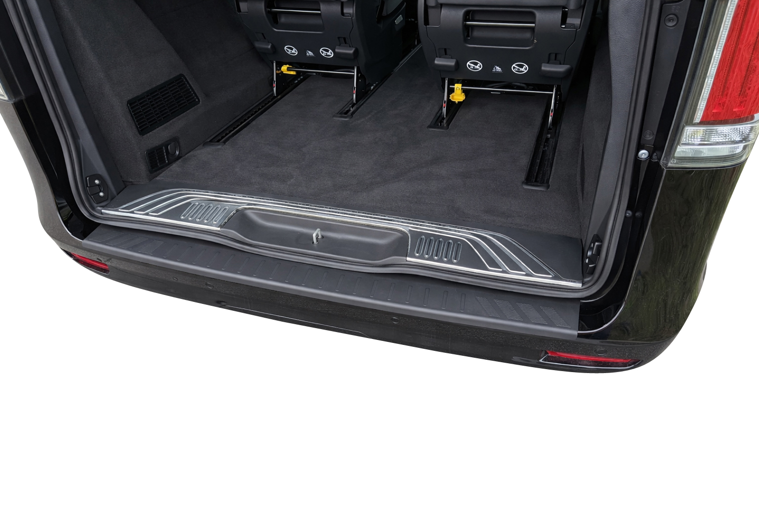 Innenansicht des Kofferraums des Mercedes‑Benz V‑Klasse/Vito (W447) mit sichtbarem Weyer PUR‑Ladekantenschutz