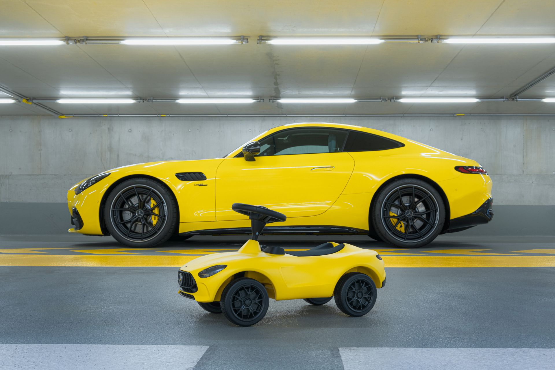 Trotinette pour enfants Mercedes-AMG Bobby-AMG GT, jaune soleil