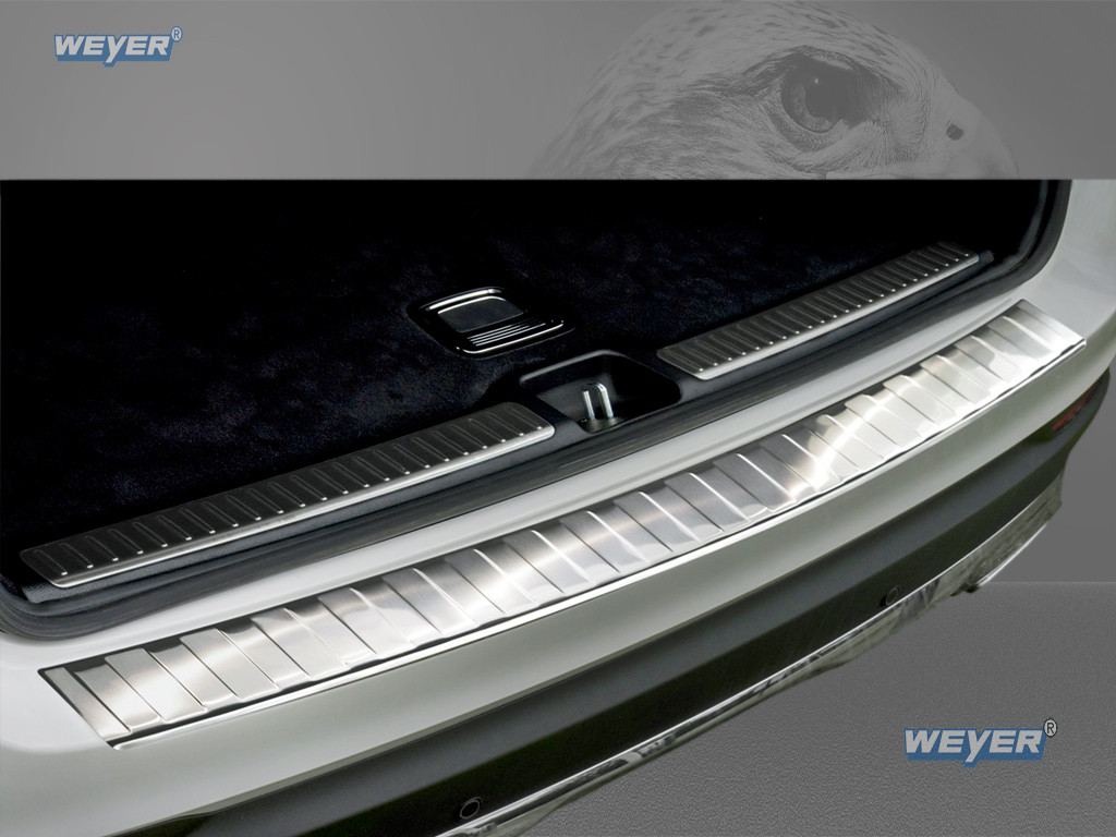 Vue détaillée de la protection de seuil Weyer en acier inoxydable finement brossé installée sur le Mercedes‑Benz GLC (X253, 2015–07/2022)