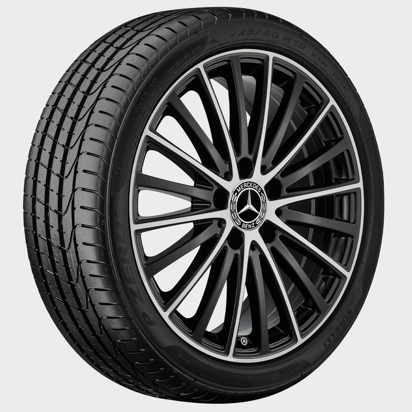 Roue d'été complète à rayons multiples de Mercedes-Benz, noire brillante Roue d'été complète à rayons multiples de Mercedes-Benz, noire brillante