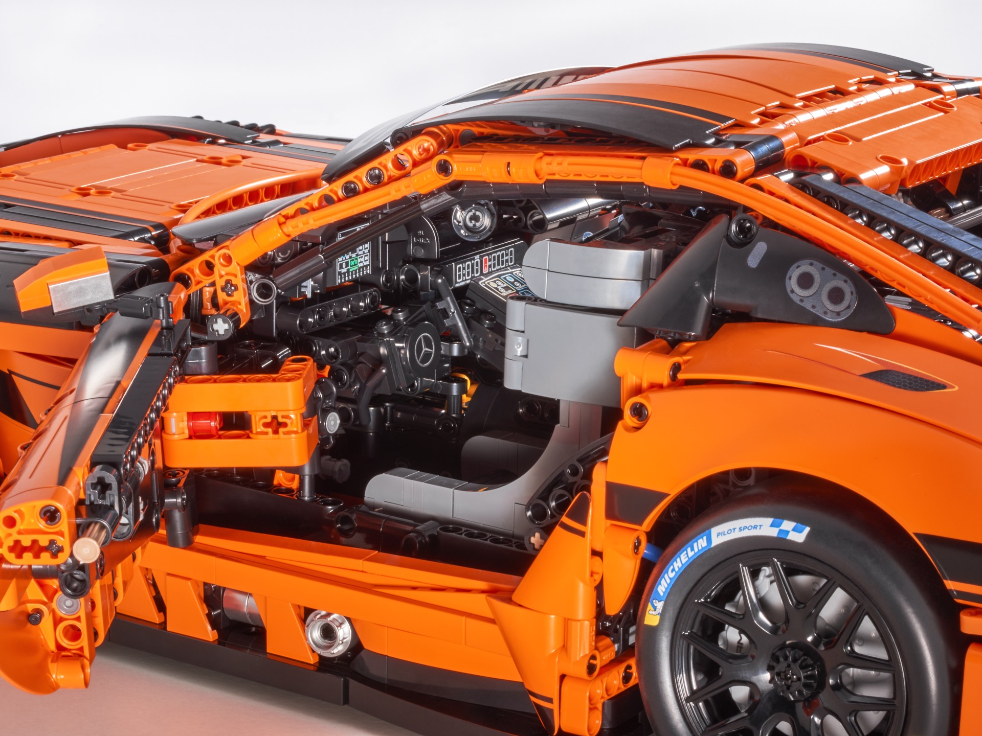 Mercedes-AMG GT3 Klemmbaustein Modell C190, Orange, CaDA, Maßstab 1:8