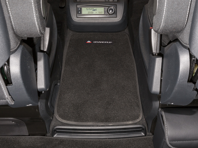 Tapis en velours partie centrale dans la cabine conducteur Mercedes-Benz Classe V Marco Polo