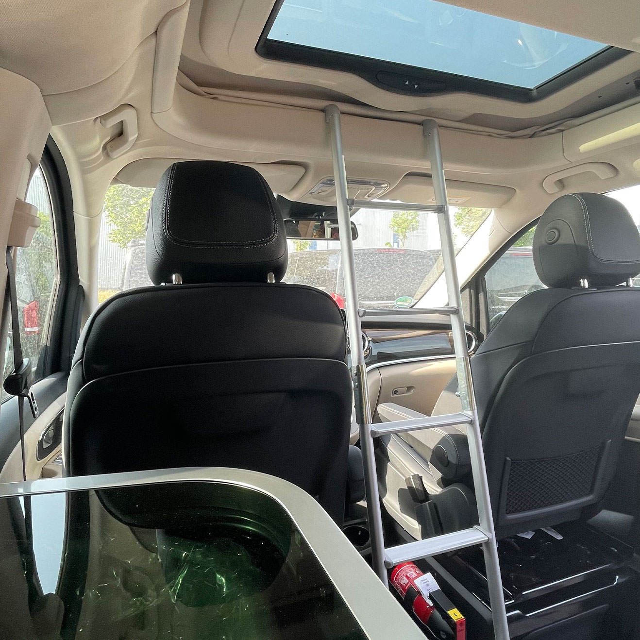 Maxxcamp Aufstiegsleiter im Marco‑Polo W447 für den Zugang zum Dachbett