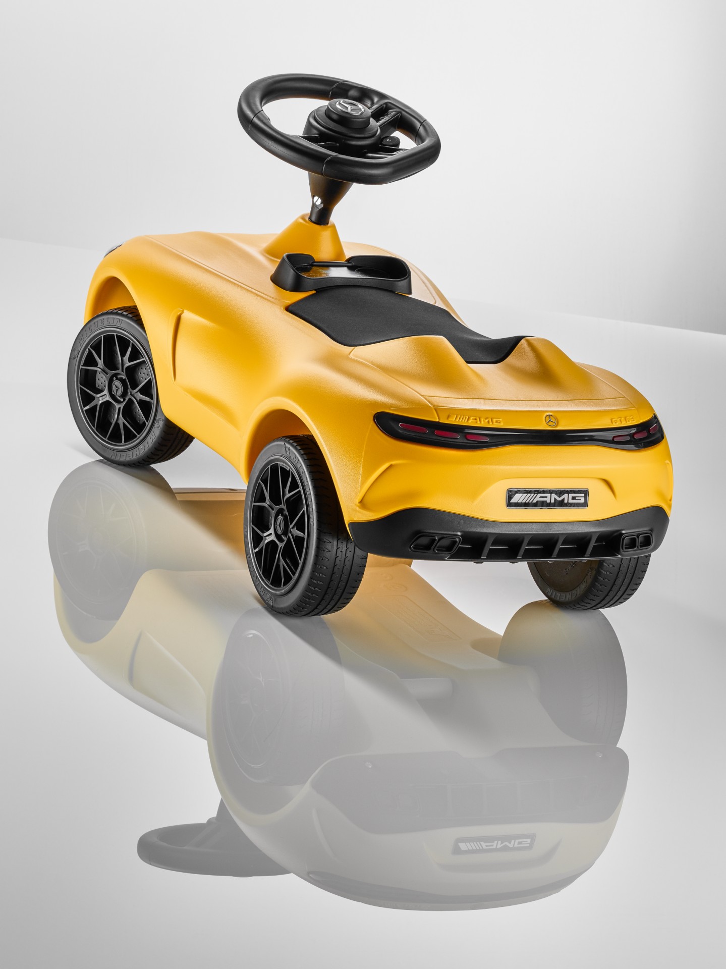 Trotinette pour enfants Mercedes-AMG Bobby-AMG GT, jaune soleil
