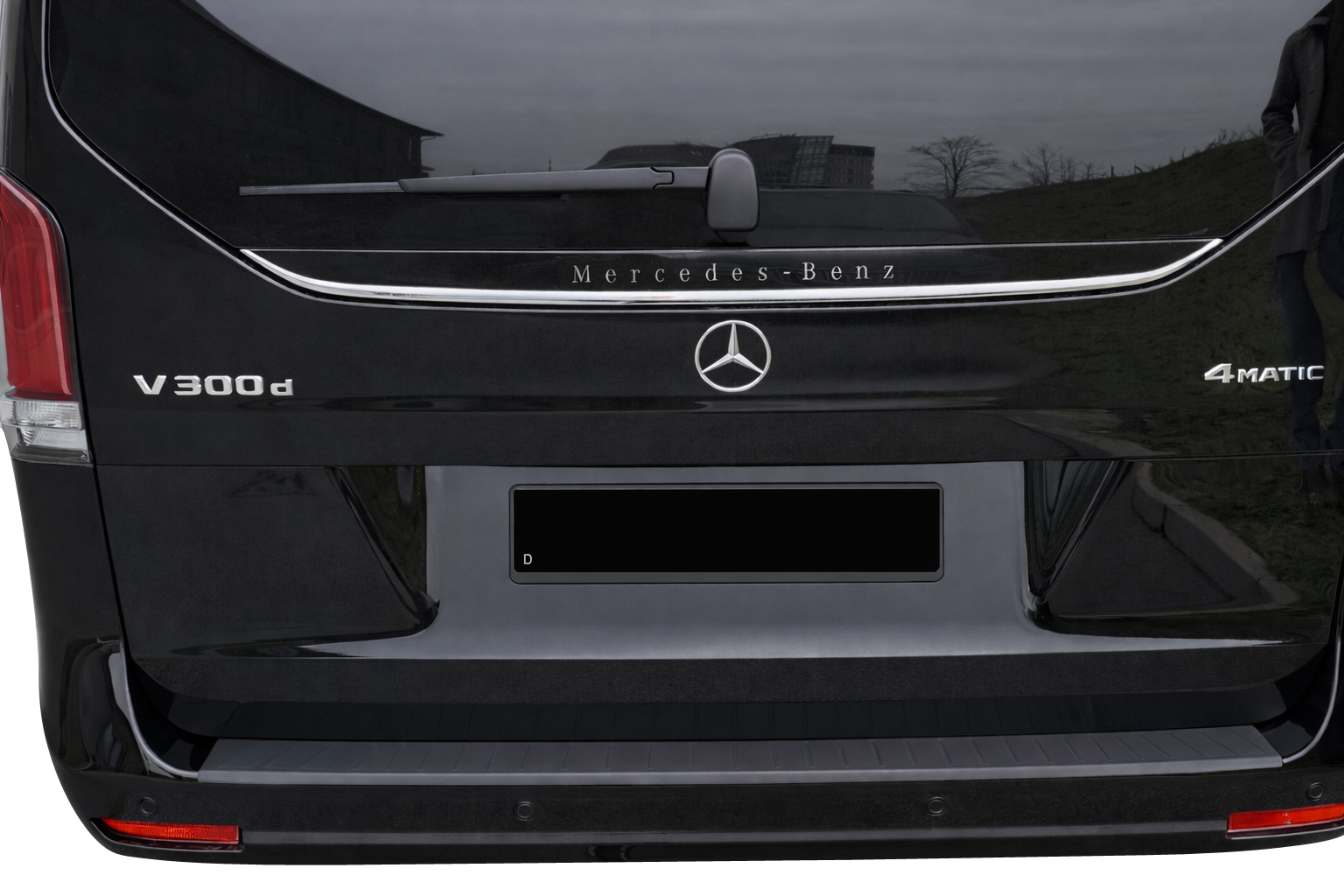 Schräg‑rechte Heckansicht des Mercedes‑Benz V‑Klasse/Vito (W447) mit montiertem Weyer PUR‑Ladekantenschutz