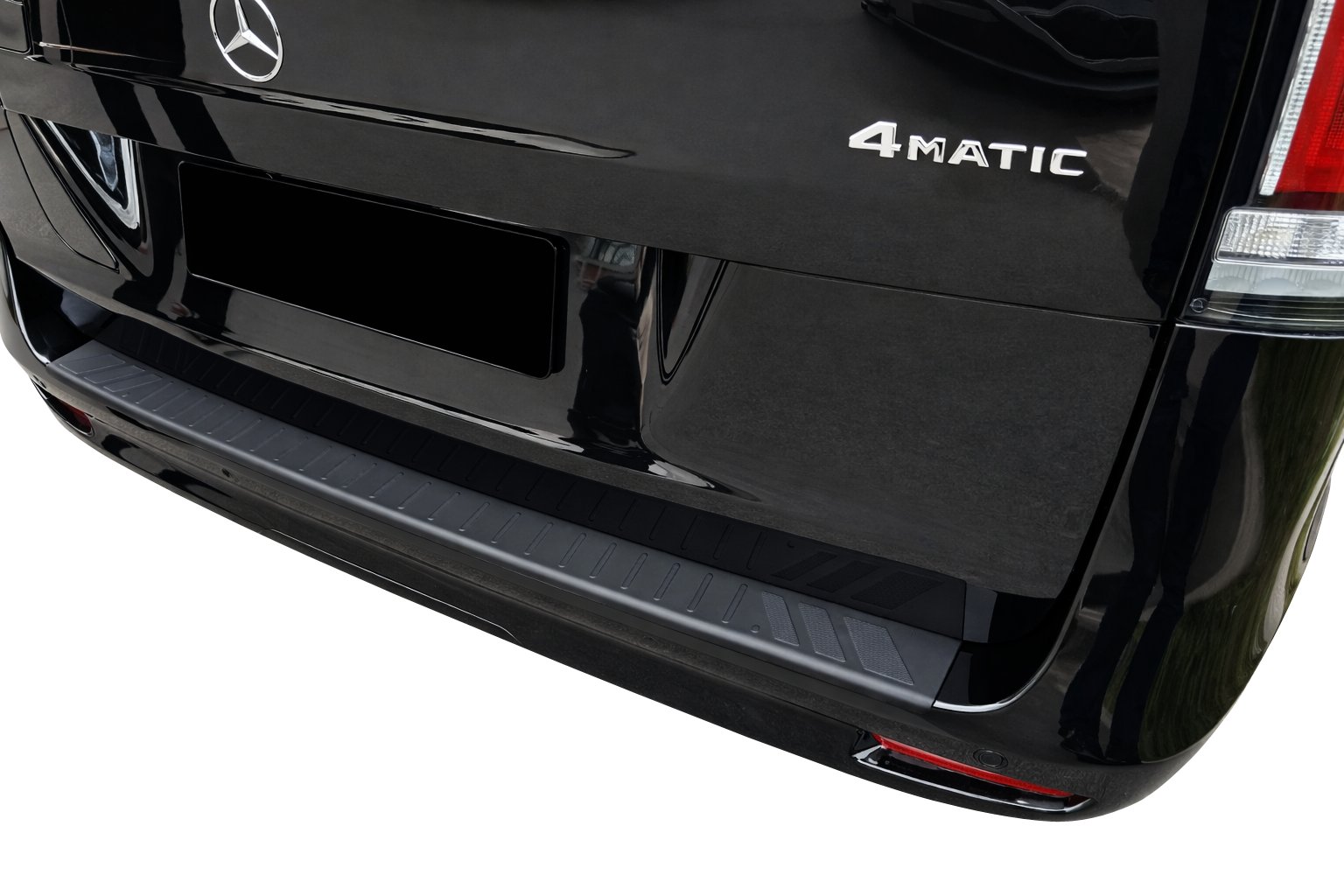 Detailansicht des montierten Weyer PUR‑Ladekantenschutzes am Mercedes‑Benz V‑Klasse/Vito (W447)