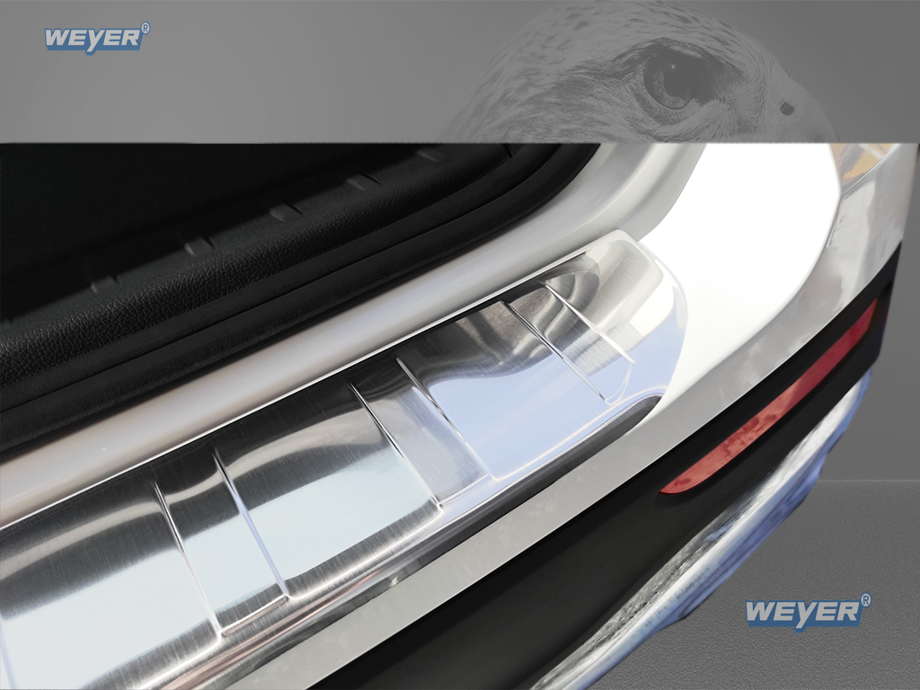 Detail view of the stainless steel edge of the Weyer bumper protector on the Mercedes‑Benz GLB (X247, from 2019)
