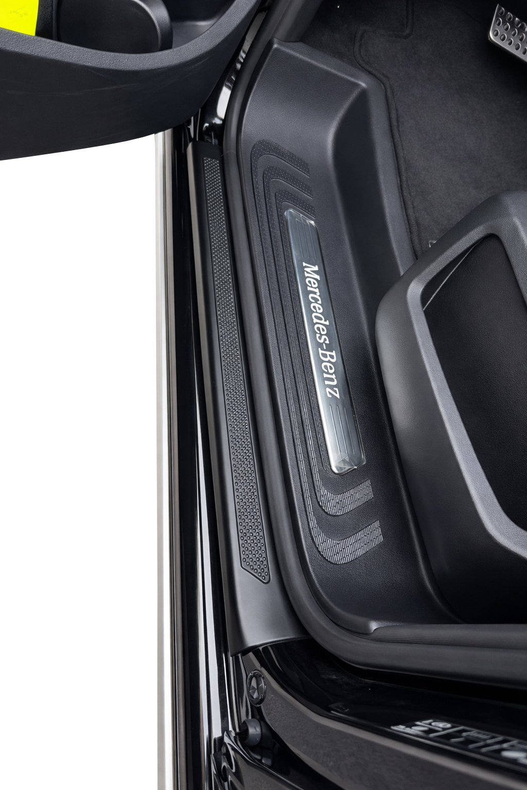 Vertikale Ansicht des Einstiegsbereichs mit montierter Weyer PUR‑Einstiegsleiste am Mercedes‑Benz Viano/Vito/V‑Klasse (W639/W447)