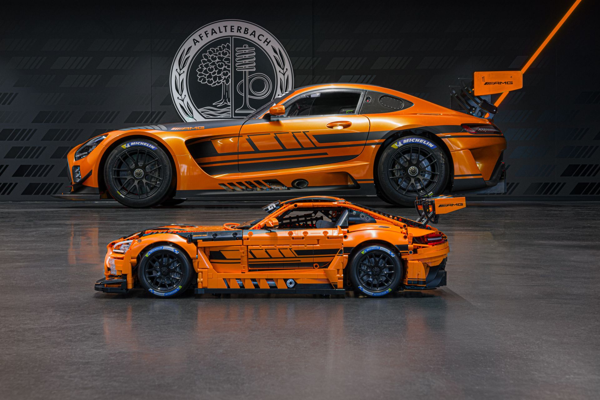 Mercedes-AMG GT3 Klemmbaustein Modell C190, Orange, CaDA, Maßstab 1:8