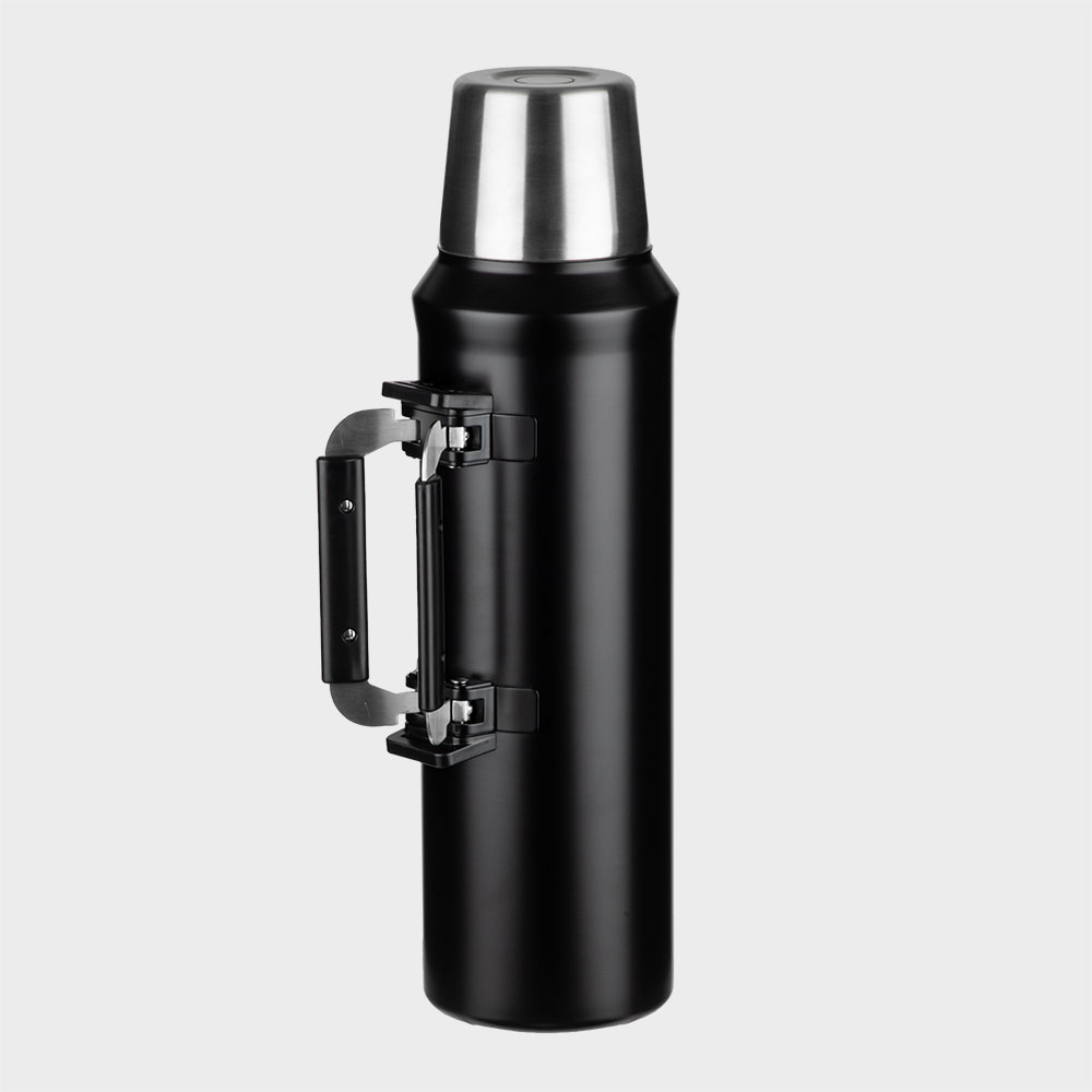 Mercedes-Benz Trucks Thermosflasche, schwarz, 2,6 Liter