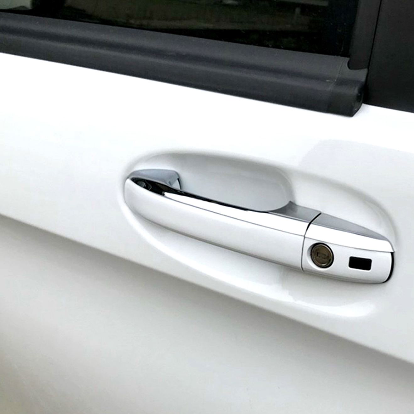 Chrome door handle overlays, Mercedes-Benz V-Class